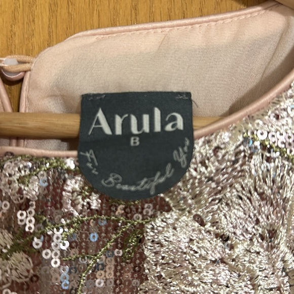 Arula Size B Sequin Top - Picture 3 of 5